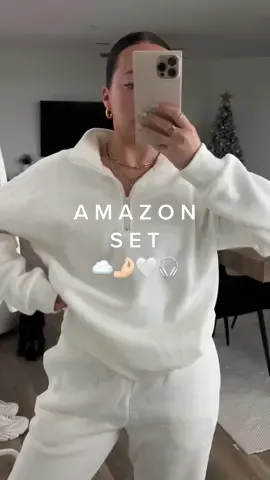 honestly way better quality than i expected!! 🤌🏻☁️ on my ‘recent orders’ amazon list 😚 sooo soft and perfect thickness im obsessing over this new matching set ily amazon #amazonfashionfinds #amazonmatchingsets #amazonloungewear #amazonsweatpants #matchingset #loungwearset 