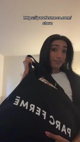 i have not stopped using this bag since i bought it!! the perfect subtle f1 merch too♥️ #f1tiktok #f1 #formula1 #formulaone #fyp #foryou #f1grandprix #f1fangirlies #f1merch #f1media #f1fans #Motorsport #womeninmotorsport #greenscreen #charlesleclerc #maxverstappen #lewishamilton