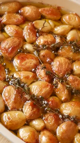 The OG garlic confit #garlicconfit #oliveoil #toast #garlicgirl 