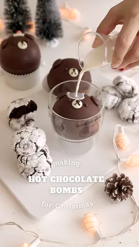 Mùa lạnh thế này mà có 1 ly chocolate sữa nóng trong tay thì quá là tuyệt zờii. Mọi người cùng làm Hot Chocolate Bombs đón Noel với Tara nha!  #tarasrecipes #k2v #mallowpop #LearnOnTikTok #fyp #ancungtiktok #hotchocolatebomb #chocolaterecipe 