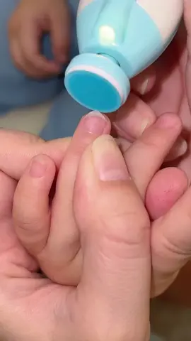 Baby electric nail trimmer. It stops when it comes to meat. Not afraid to hurt the baby #newborn #electricnailClippers #InfantCare #manicure #baby #foryou#fyp#foryoupage #tiktok #malaysia #tiktokmalayais 