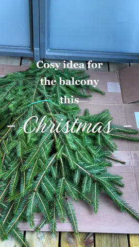 Omg I loved this so much!! It turned out so nice especially how it looks at night. Sorry for being MIA lately but i’m back on track! Can’t wait to give you guys much more this christmas! ❄️🎄☃️ #fyp #fördig #christmasdiy #diyproject  #balconymakeover #hollyday #fy #fypage #christmasvibes 