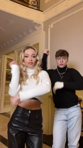 Dance dance dance.. 🤚🏼🕸️