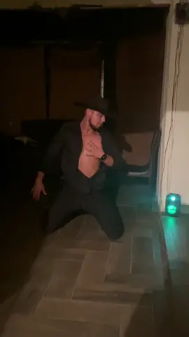 Sígueme en Instagram para contrataciones🌷😍🤠. #Menstripper #motivation #vaquero #fyp 