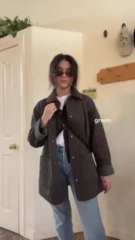 super chilly day were having #grwm #thriftedoutfit #sustainablefashion #vintagelevis #vintage501s #classicstyle #drmartensoutfits #thrifted #getdressedwithme 