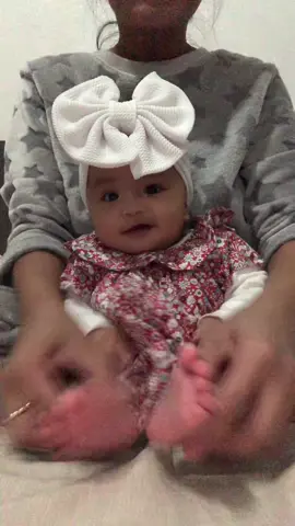 Cha cha🦶👣💃🏼 #babydance #babytok  #rightfootleftfootchallenge #rightfoot2stomps #leftfoot2stomps #babylove #OOTD #funnyvideos #fun #moments #babygiggles #babytiktok #girlmom #fyp #perte #chacha #chachaslide 