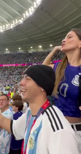 @rusherkingg y @lachinasuarezz festejan la clasificación de Argentina a cuartos de final 🥹🥹🇦🇷🫶🏻🫶🏻 #rusherking #chinasuarez #lachinasuarez #lachina #rusher #tumusicahoy #TMH #qatar2022 #mundial2022 #argentina 