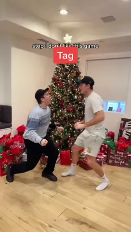 Playing tag with my good friend Ryan ! @Ryan Trainor 