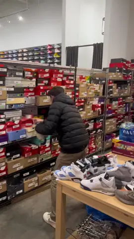 I GOT IT I GOT IT I GOT ITTTT! #soldoutla #sneakertok #offwhitedunk #sneakershopping #dayinthelife 