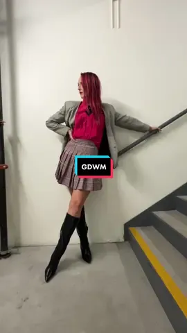 GDWM 🖤 #fallstyle #fyp #ootdinspiration #OOTD #grwm #grwmstyle #styledbyme #stylediary #outfitdaily #outfitdiary #stylesnap #styleinspo #fypシ #styletok #fashiontok #pleatedskirtoutfits #styleoutfit #falloutfits #gdwm #getsressedwithme