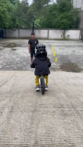 Latihan dulu 😁 #kids #pushbike #balancebike #rubyfain 