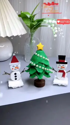 Don't throw away the used egg holder. It can be used to make a mini Christmas tree. It's simple and beautiful. Come and try it!#DIY #fyp #tiktok #paper #handmade #christmas #christmastree