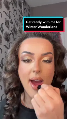 Get ready with me for Winter Wonderland 🎄☺️ #softglammakeup #makeuptutorial #makeuponabudget #quickmakeup #fullglam #dreamcoat #shinyhairtips  #winterwonderland #midsizefashion #midsizeoutfit #primarkmakeup 