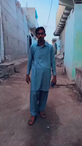 تیری شہرت سے الگ شان رکھتے ہیں۔                                         ہم وہ ہیں جو خود اپنی پہچان رکھتے ہیں.