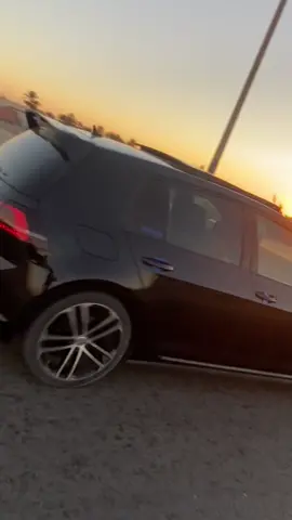 القلب ابيض و الحمد الله 😝🤍🇹🇳 #tunisie #djerba #zarzis #bengerdan #tunisienne🇹🇳_maroco🇲🇦_algérien🇩🇿 #gtd #golf7 #fy #explore 