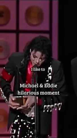 Imagine just casually ask Eddie Murphy to fix your mic..💀 #eddiemurphy #michaeljackson #lifetimeachievementaward #music 