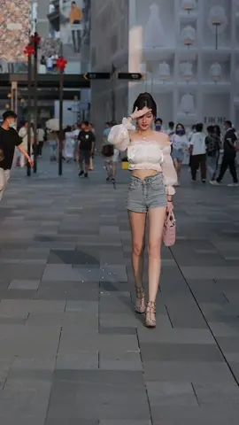 Beautiful Chinese girls walking in China!#fashion #walk #city #girls #chinesegirls #woman #china #tiktok #travel #mall 