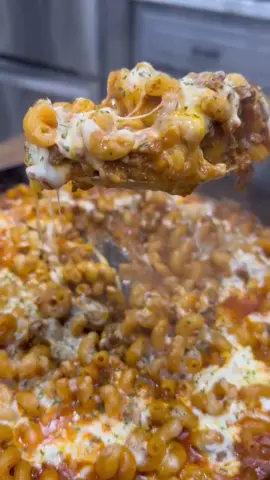 This one pan lasagna hamburger helper makes an easy weeknight dinner!  Recipe 1 lb ground beef 1 chopped onion 1/2 tsp each of salt and pepper 1 tsp each of paprika and Italian seasoning  1/4 tsp of red pepper flakes  1 TBSP minced garlic  2 cups of beef broth 2 cups of marinara  1/2 cup of heavy cream 8 oz of pasta  1-2 cups of shredded mozzarella cheese  Parmesan cheese  Steps -brown ground beef in a skillet with a chopped onion -season with salt, pepper, paprika, Italian seasoning, and red pepper flakes -drain grease once beef is browned -add minced garlic, beef broth, marinara, heavy cream, and pasta  -stir well, cover, and simmer on medium low heat for about 10-15 minutes (stirring a couple times)  -once pasta is cooked add mozzarella cheese and let sit until it melts or pop it in the oven under broil (if using an oven safe skillet) -top with Parmesan cheese and serve  Enjoy!  #dinner #Recipe #easydinners #hamburgerhelper #onepanmeal #skilletmeals #skilletdinner #lasagnahamburgerhelper #weeknightmeals 