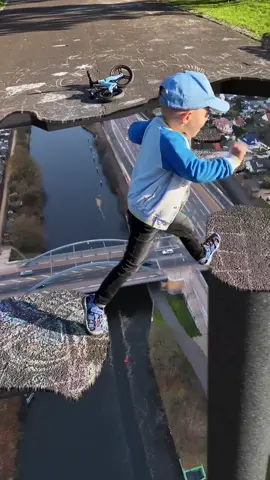 Take a look at this parkour spot 😱 but don’t worry.  It’s not as dangerous as it seems… 😁  #vfx #adobevideo #vfxartist #parkour 