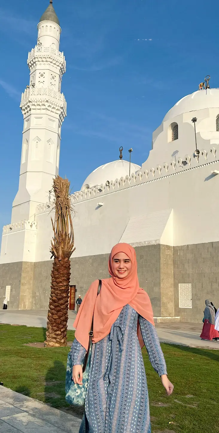 Masya Allah Tabarakallah… bakalan kangen banget sama Medina. cuaca dan suasananya bikin sayang ❤️🥺 semoga bisa kembali kesini lagi bareng orang2 tersayang. Aamiin Ya Allah #fyp #style  #hijab #tiktokstylechallenge 
