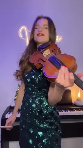 Mariah Carey - All I Want For Christmas Is You #ViOLiNiA #alliwantforchristmas #alliwantforchristmasisyou #mariahcarey #christmassong #christmasmusic 