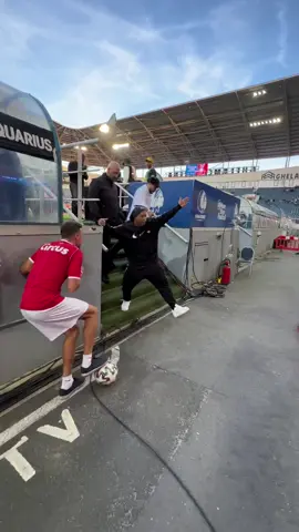 Almost 50 million views on my first post nutmegging @Ronaldinho 😱⚽️ Can we do better⁉️