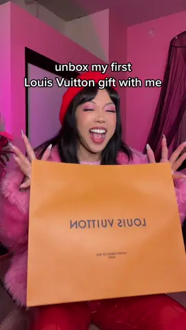 literally crying 🥹🫶🏼 thank you @Louis Vuitton #louisvuitton #lvsparkle 