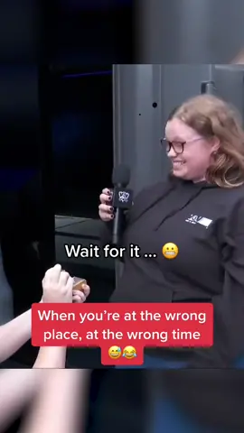 He didn’t know what to do 😅💍 (via mizzouesports/twitter) #proposal #Relationship #esports #leagueoflegends #funny 