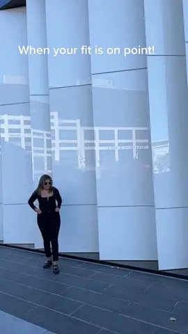 Outfit on point! #goodamericanjeans #goodamericanalwaysfit #goodamerican #fashion2022winter #fashion2022trend 