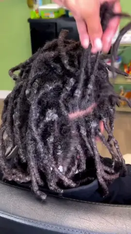 When I say my boy had a TIMEEEEE THIS SUMMER , I mean he was OUTSIDE ! From the pool, to the beach, to playing with his friends , to rolling around in the house 🏊🏾‍♂️🤸🏾‍♂️🏈 But his mom ended the Summer with a Full service to get him prepared for the Fall/Winter Season ❄️🥶☃️  When preparing for a detox & a deep cleansing shampoo it’s a MUST you open up the roots of the locs to make sure you get all the leftover product, dirty, and/or any buildup thats been sitting in your locs .   Make sure you take care of your locs ! Make sure you find a loctician that cares about your hair and can educate you on what’s going on with your locs 🌙💚🤎 • • •#fyp #foryoupage #foryou #contentcreator #locjourney #locdetox #locstylesforwomen #locs #kidswithlocs #locstylesforwomen #locstylesformen #757loctician #houstonlocstylist #dmvlocs #houstonloctician #starterlocs #locsformen #menlocstyles #757locs #locextensions #goddid #atllocs #explorepages #locretwist #locrepair #757naturalhairstylist #naturalhairstylist