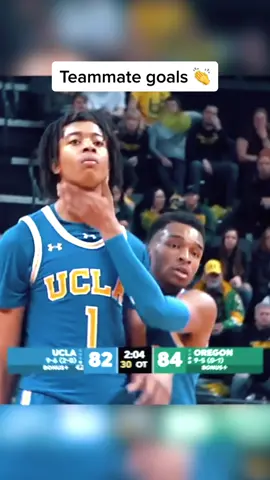 Made sure he kept his chin up ❤️ #basketball #collegebasketball #wholesome #teammate 