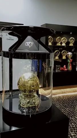 suatu ke banggaan pernah kesini   bisa liat langsung ballon D'or   #museu #cristiano #ronaldo #museu #Cr7 #funchal #madeiraisland #goat🐐 #portugal🇵🇹 