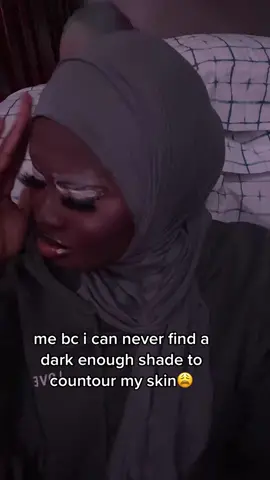 being a darkskin makeup artist is not for the weak!!! lemme tell you😩 #fyp #foryou #pourtoi #fantathemua #blackmua #hijabimua 
