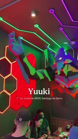 Este restaurante te da un pedacito de Japón en Lima. 🇯🇵 ÒwÓ | 📍 La dirección en el video. ✌️  Holi xanxis! Estuvimos aquí hace unas semanas y me moría por venir. CÓMO VAN A TENER UN EVA EN LA PARED PUES AAAAAAH, GRITÉ.  La ambientación es increíble y la comida buena, lo sufi como para querer volver otro día. 🫣🔥 Todo lo que pedí te lo dejo en el video!  #foodieperuano #restaurantesperu #igerslima #igersperu #planeslima #pointslima #comidajaponesa #quehacerenlima #yuuki #naruto #nikkei 