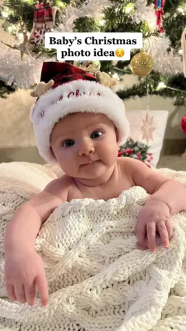 Christmas photo idea for your baby😊🎄#christmas #christmasphotoidea #baby #newborn #babygirl #newborngirl #babyoftiktok #babiesoftiktok #mom #adviceformom #MomsofTikTok #momsoftiktokclub