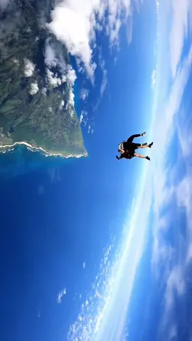 You have to try skydiving at least once in your life!! #greenscreenvideo #skydiving #northshore #oahu #adrenaline 