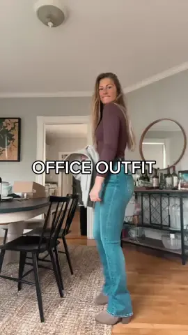 Don't walk... RUN to these jeans #bootcutjeans #jeansinspo #officeoutfit #workoutfit #workattire #officeattire #jeansoutfitideas #casualworkoutfit 