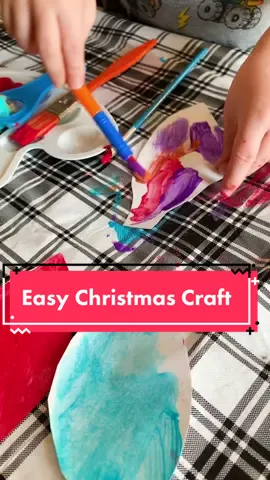 Christmas Lights Craft for Toddlers #toddlercrafts #christmascraftsforkids #christmascraftideas #toddlercraftideas #preschoolcraft #toddlermom #prekathome #toddleractivitiesathome #toddlercrafttime #fyp #toddlerpaintingideas #toddlerfun #craftsforchristmas #craftsforkids #craftsfortoddlers 