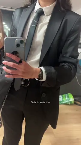 Who missed my suit era 🤞🏼 #suit #wlw #masc #lesbian #girlsinsuits 