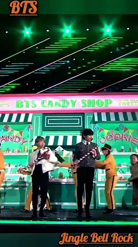 BTS - Jingle Bell Rock/ Santa Claus is coming to Town/ Feliz Navidad #Btsjinglebellrockmusic#Btssantaclausiscomingtotownmusic#Btsfeliznavidadmusic#Btsspecialperformance#Btsnatalspecial#Btsvsugajinglebellrock#Btsjiminrmsantaclausiscomingtotown#Btsjhopejinfeliznavidad#Btsjungkookrmvsugajiminjinjhope@bts_official_bighit 