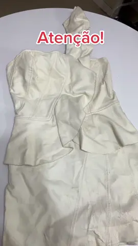 Aí se paga quase 900,00 reais em um vestido que não dura nem 2 anos… 