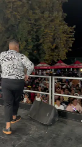 Nee dis rerag fessie hier buite Wuh! 😭   #fypシ #fypシ゚viral #geweldig #templeboyscpt #festive #performer 