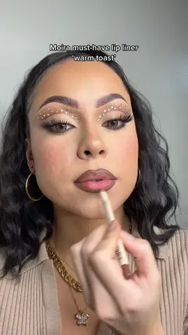 This lip liner comes in pack of 12 and is sooo pigmented & this lip gloss is hydrating and long-lasting 💕🙌🏼✨ #lipcomboroutine #lipliner #lipgloss #lipcombotutorial #everydaylip #glossylip #longlastingmakeup 