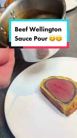 Love a good sauce pour 😋  This is Red Wine Sauce being poured over a 30-day aged, British Beef Wellington. Then some amaaazing toffee sauce being drizzled over a Traditional Sticky Toffee Pudding. #beefwellington #beef #christmasfood  #tomkerridge #stickytoffeepudding #cheftok 