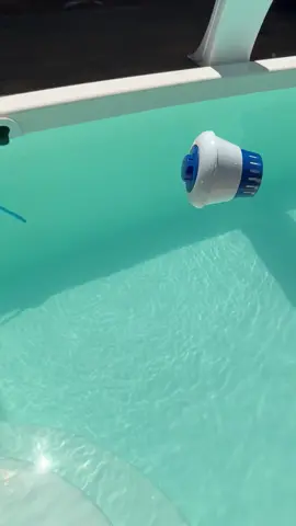 Flutuador/pastilhas de cloro #fyp #piscineiroprofissional #piscina #piscinas #limpezadepiscinas #mestredaspiscinas #piscinasuja #poolcleaning #asmrpoolcleaning #asmr 