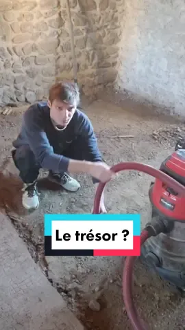 Bon, encore une découvert qui va nous demander beaucoup de travaux... Si tu as des conseils, on est toujours preneurs 💪😂 #découverte #rénovation #souris #trésor 