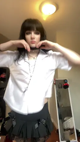 i love wearing skirts so much more comfy than pants 🖤🖤🧛🏻‍♀️ #makeup #lgbtqiaplus #blackcats #skirts #fashion #fyp #breakingbad #janemargolis #goth #siouxsie #sistersofmercy 