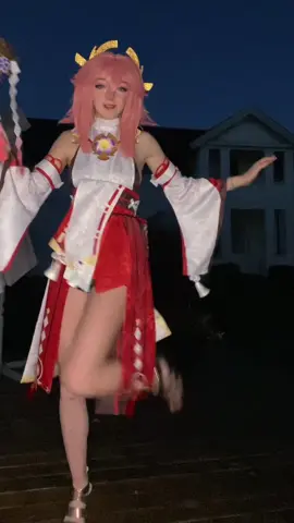 Another one of this dance with some better lighting😌 #cosplay #GenshinImpact #yaemiko #yaemikocosplay 