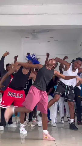 How our dance class in the Volta Region went 🤩 DC: @demzy_baye #Grandgees 