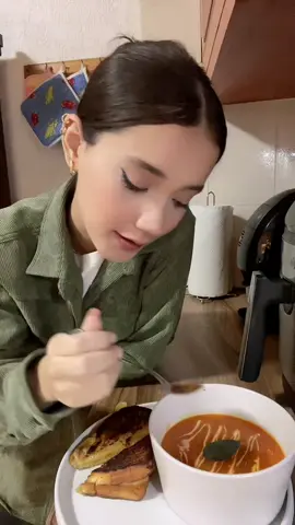 Tomato soup con grilled cheese 🍅🥪 pa que nadie te apantalle a veda 